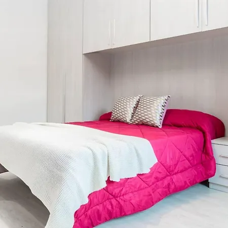 Altido Lovely For 6 Located In Vibrant Gallaratese Milano