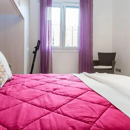 Altido Lovely For 6 Located In Vibrant Gallaratese Lejlighed *