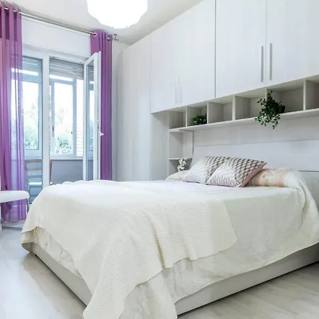 Altido Lovely For 6 Located In Vibrant Gallaratese * Milano
