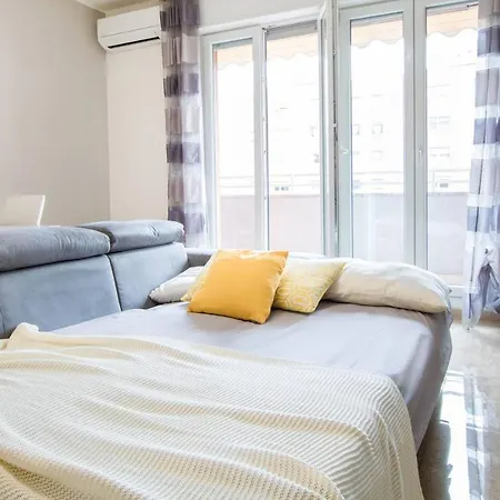 Altido Lovely For 6 Located In Vibrant Gallaratese Apartman Milánó