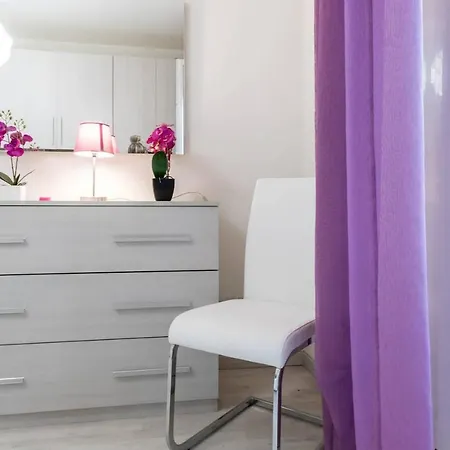 Altido Lovely For 6 Located In Vibrant Gallaratese *